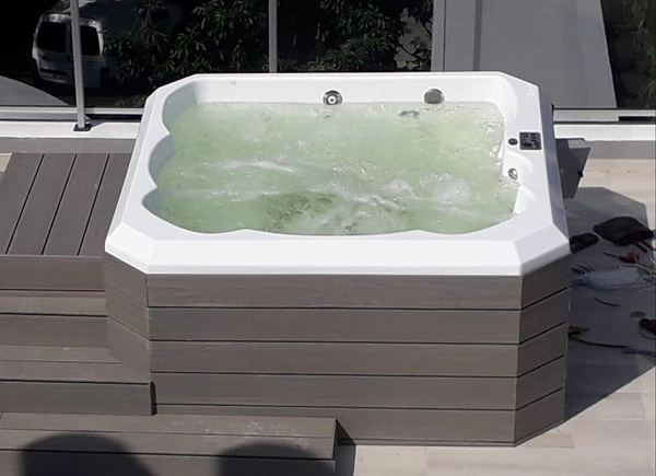 Spa Versailles Family Deck perimetral de madera