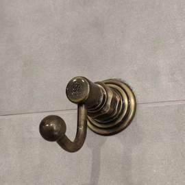 Percha Simple Berna Bronce Viejo