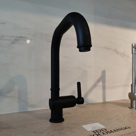 Grifería De Cocina Monocomando H2O Negro Mate