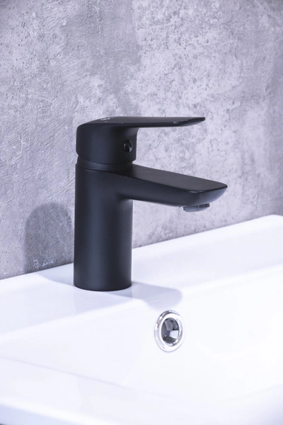 Griferia de lavatorio Ultragrif Logan Monoc bajo black UGB1013B01