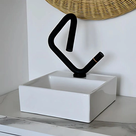 Bacha de baño Ferrum tori cuadrada mini TOR-BH-070-BL