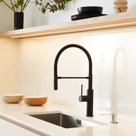 Grifería de cocina Peirano hoop monocomando black 20-202N