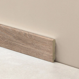 Zócalo/contramarco Atrim Epsilon Square 50x10x2.44m roble oscuro 2304E